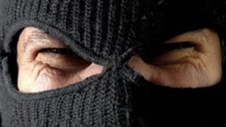 Хванаха един от варненските обирджии?