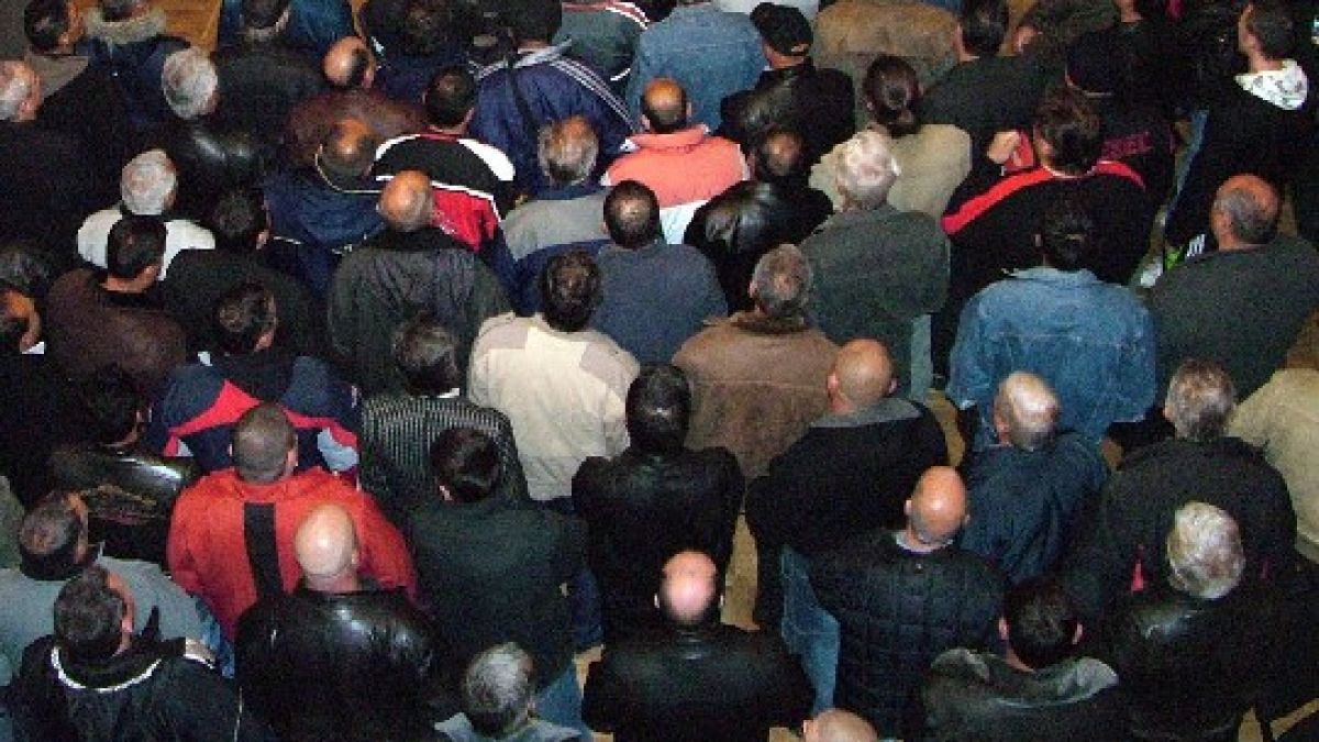 Един от трима в България работи