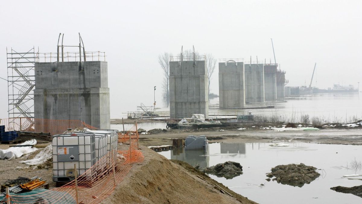 Режат лентата на Дунав мост 2