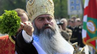 Варненският владика Кирил прави резиденция в двора на митрополията