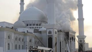 Гори най-голямата джамия в Централна Азия