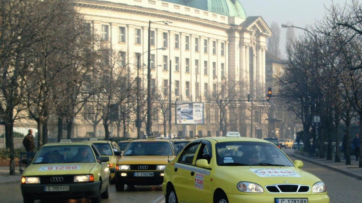 Таксиджии плашат с блокада столицата