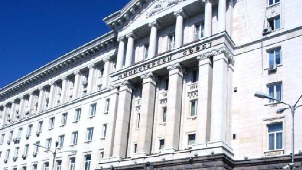 Клъцнаха отпуските на държавните чиновници до 25 дни