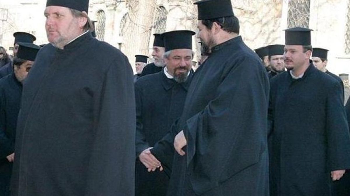 Свещеници вдигнаха бунт срещу агентите