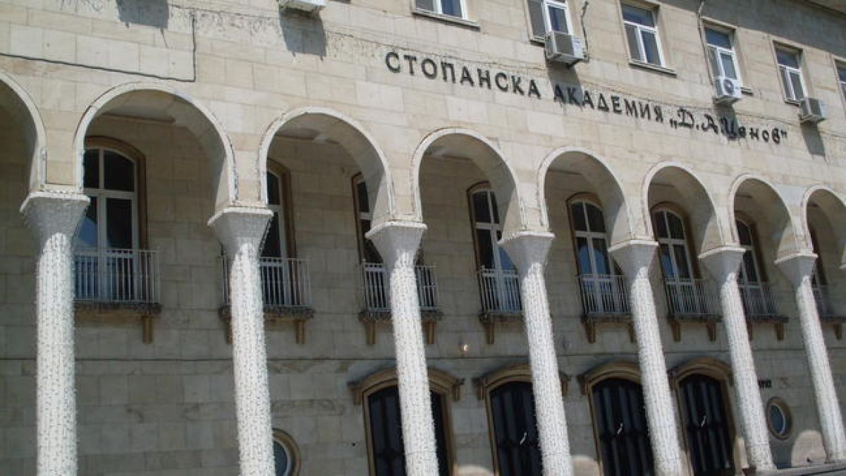 Свищовската академия сменя хиляди дипломи 