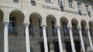 Свищовската академия сменя хиляди дипломи 