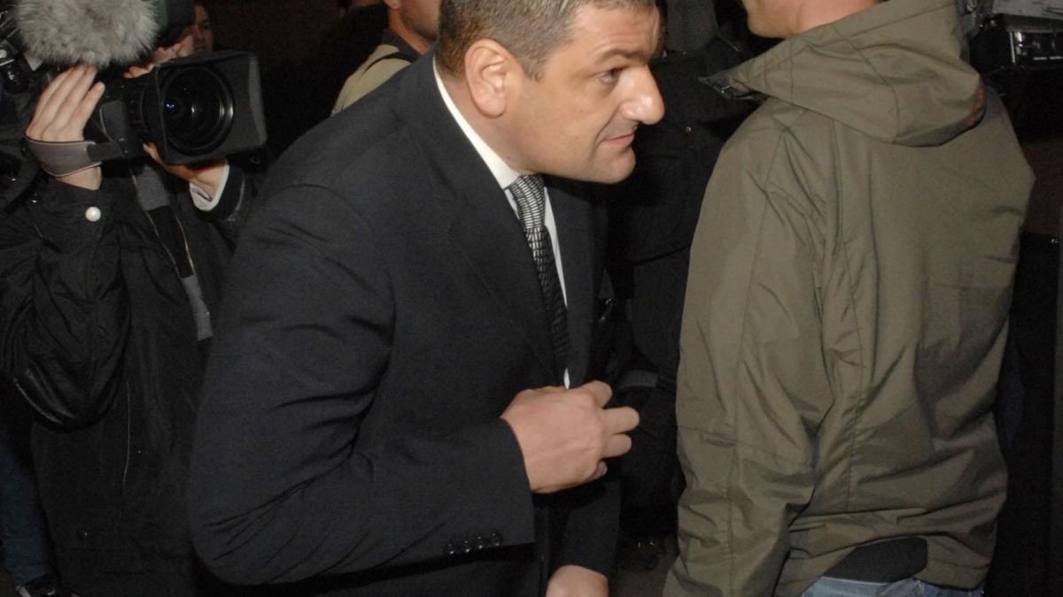 Амигоса влиза в затвора за 3 години 