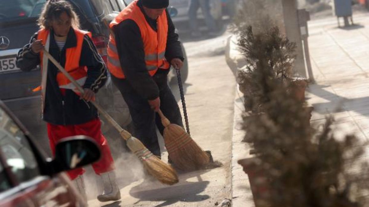 6000 души са били без трудови договори през 2011 г.