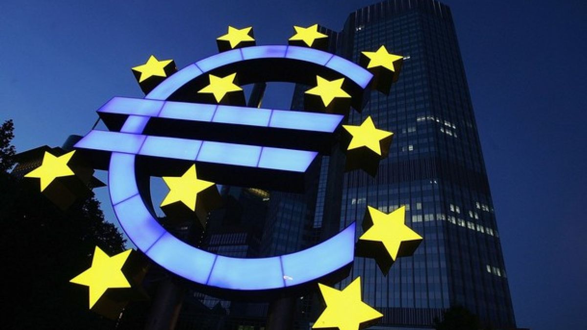Рекордно свиване на кредитите в еврозоната