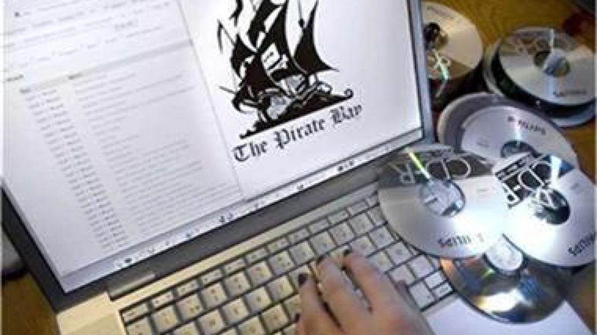 Тегленето на филми от интернет става престъпление 