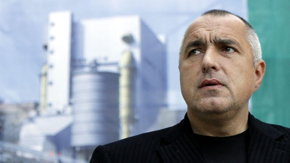 Бойко завидя на полицаите,  че вече не е сред тях 
