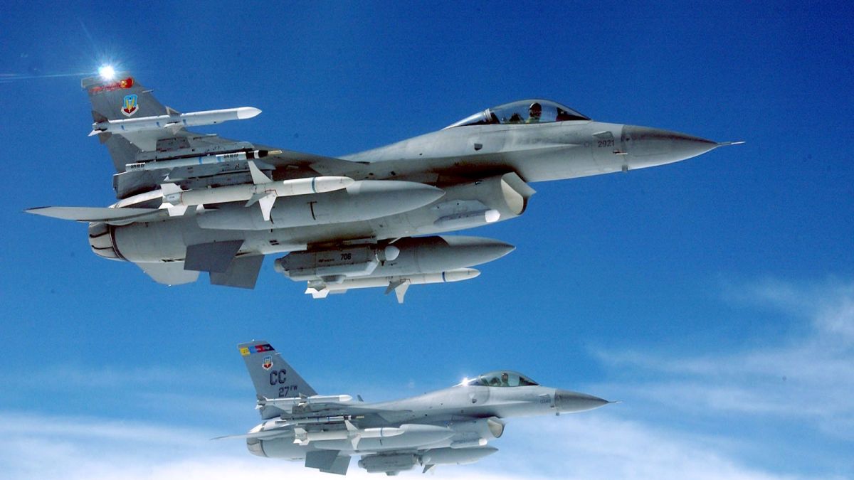 Хилъри с оферта за стари F-16