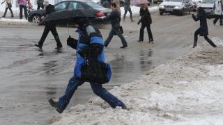 Порой преди студа, язовирите преливат