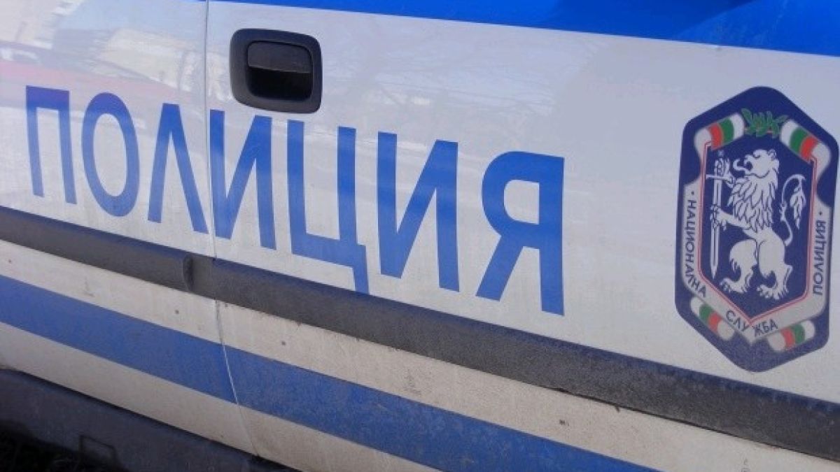Напушен гърми с пистолет
