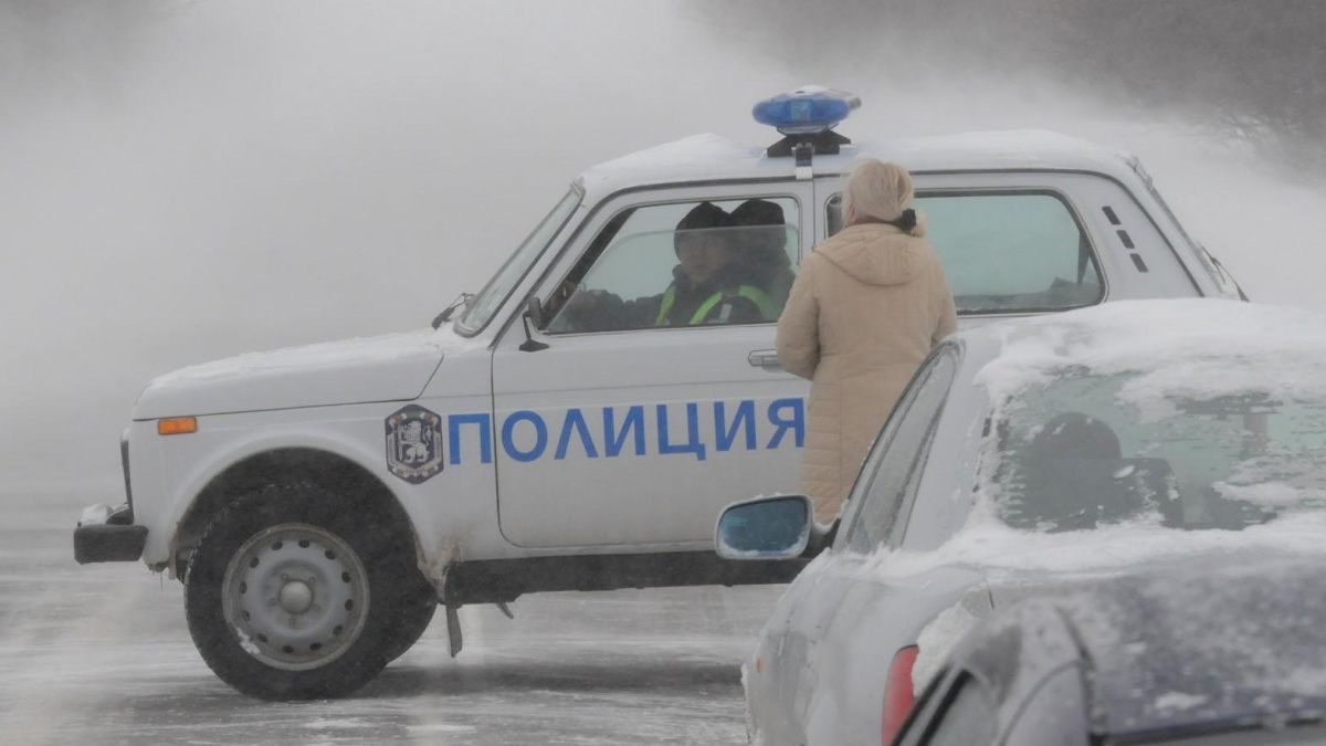 7 автобуса бедстват 15 часа край Бяла