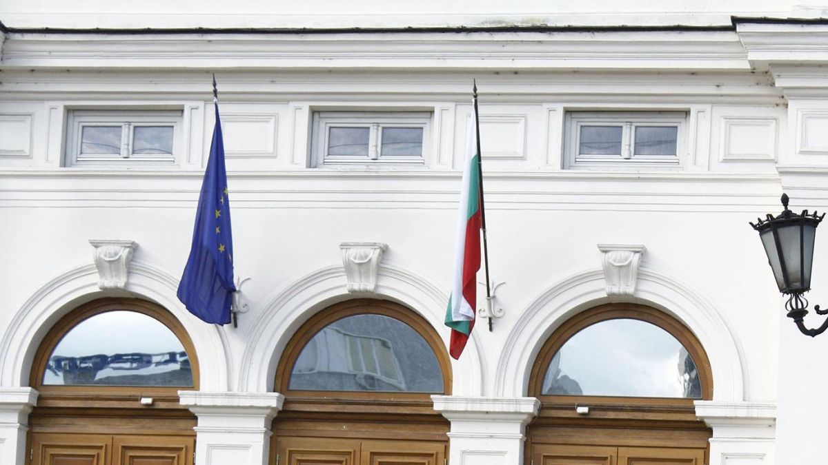 Потрошиха витрината на ЕС в Народното събрание