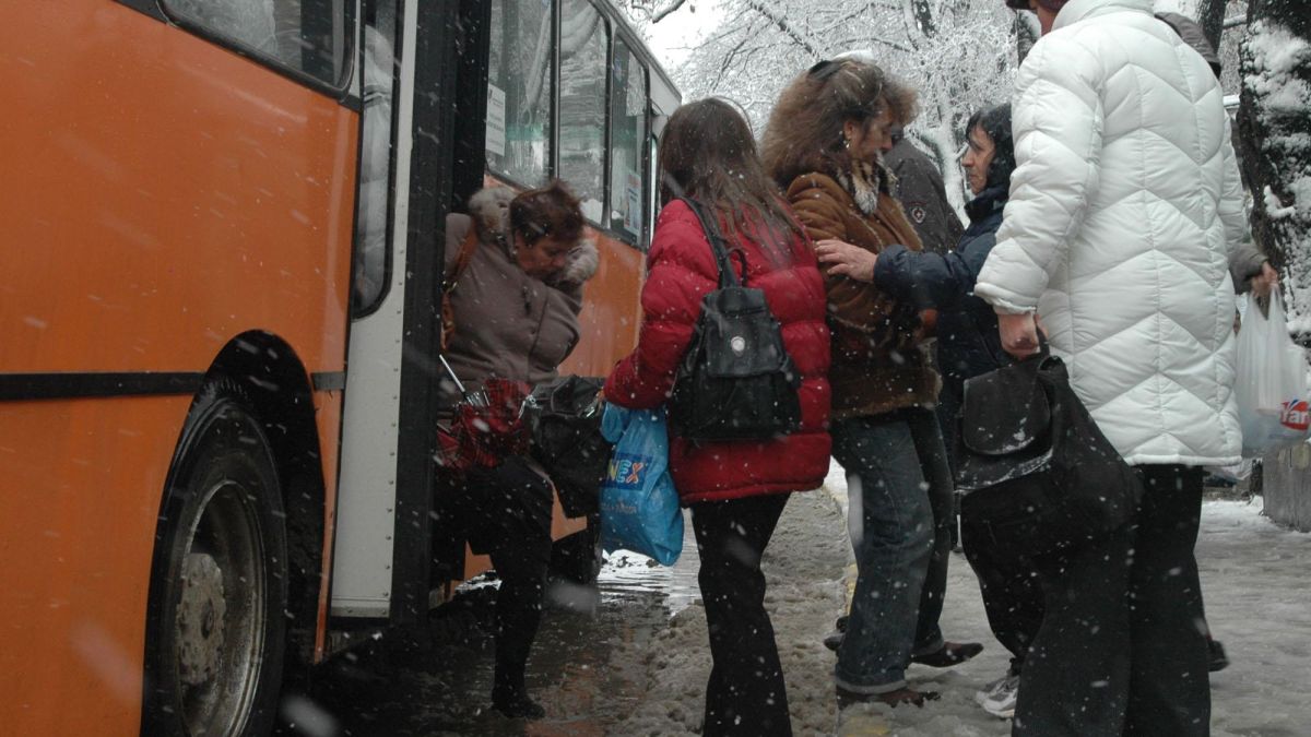 И бебетата с карти в градския транспорт 