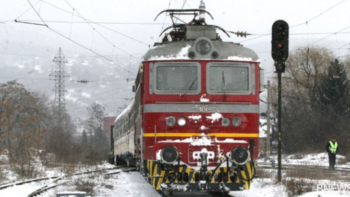 Чужденци бедстват над 40 часа на гара Русе