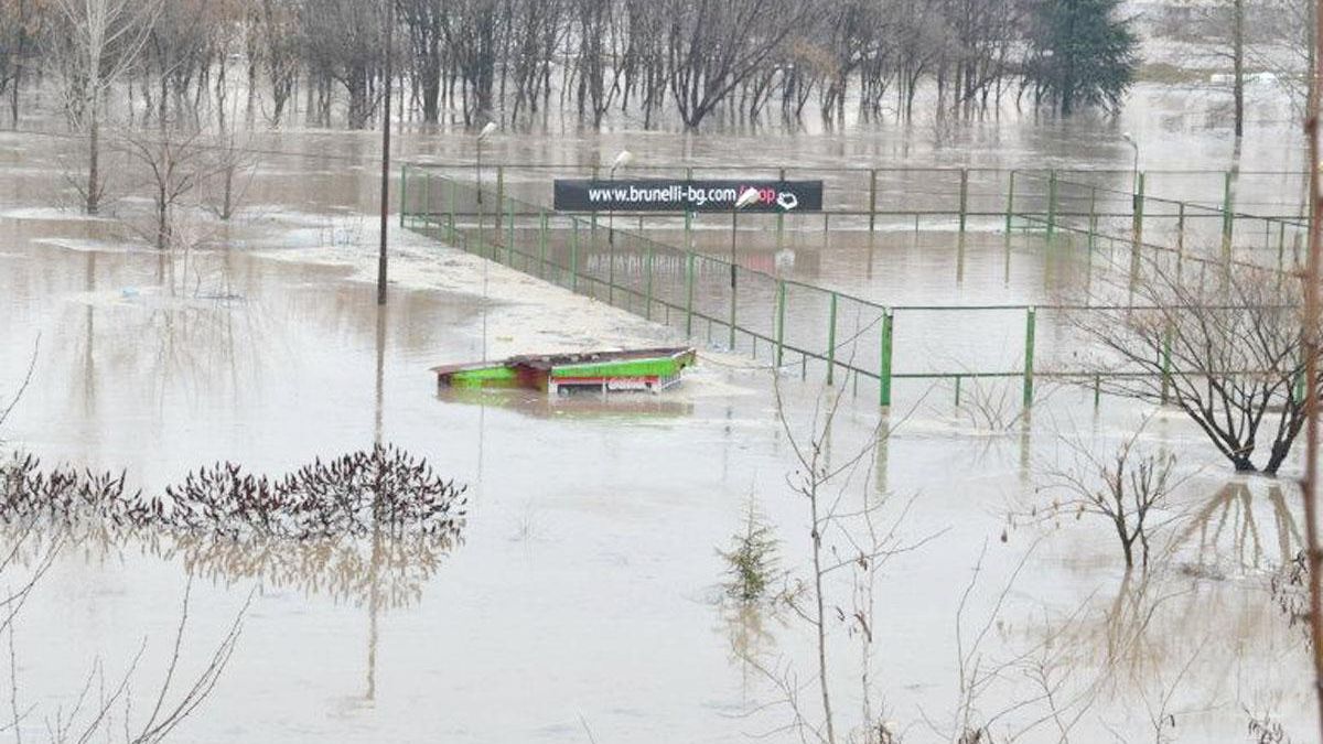 Момиче прати водолази да търсят родителите й