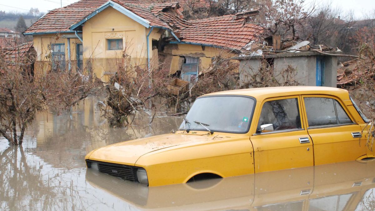 Бисер жертва на потоп и през соца