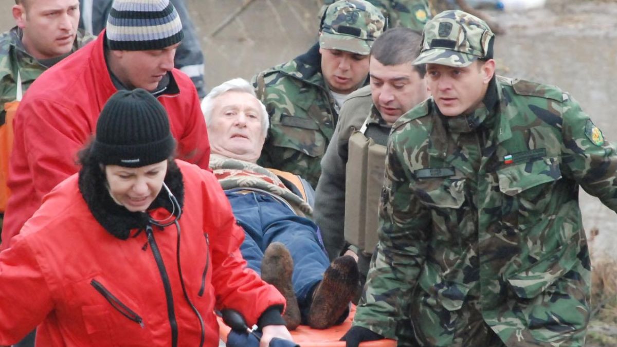 Потопът носи тиф и хепатит
