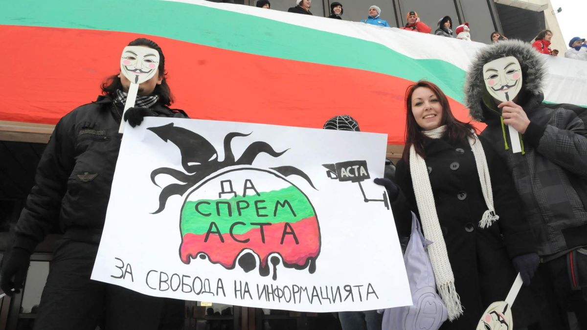 Хиляди на протест срещу ACTA (снимки)
