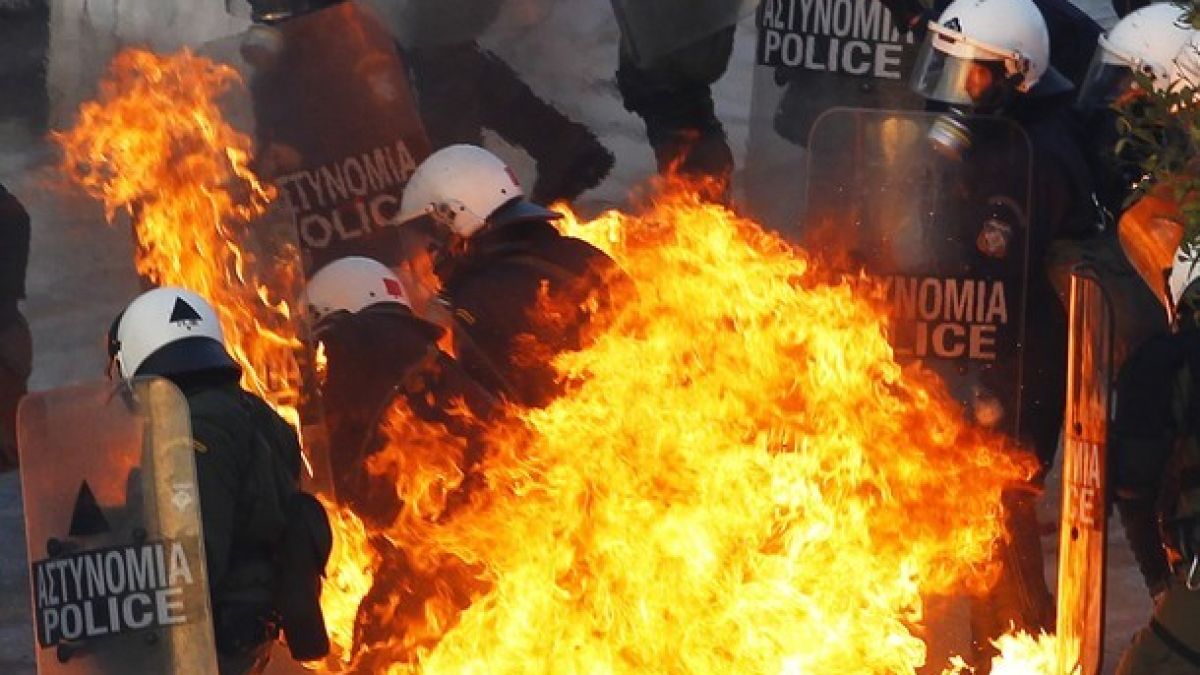 Атина в пламъци! 140 бунтовници в ареста