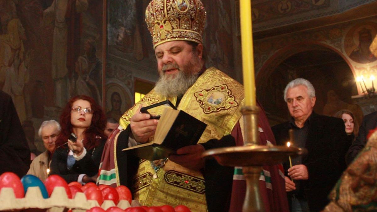 Митрополит Григорий пръснал 200 бона за апартаменти