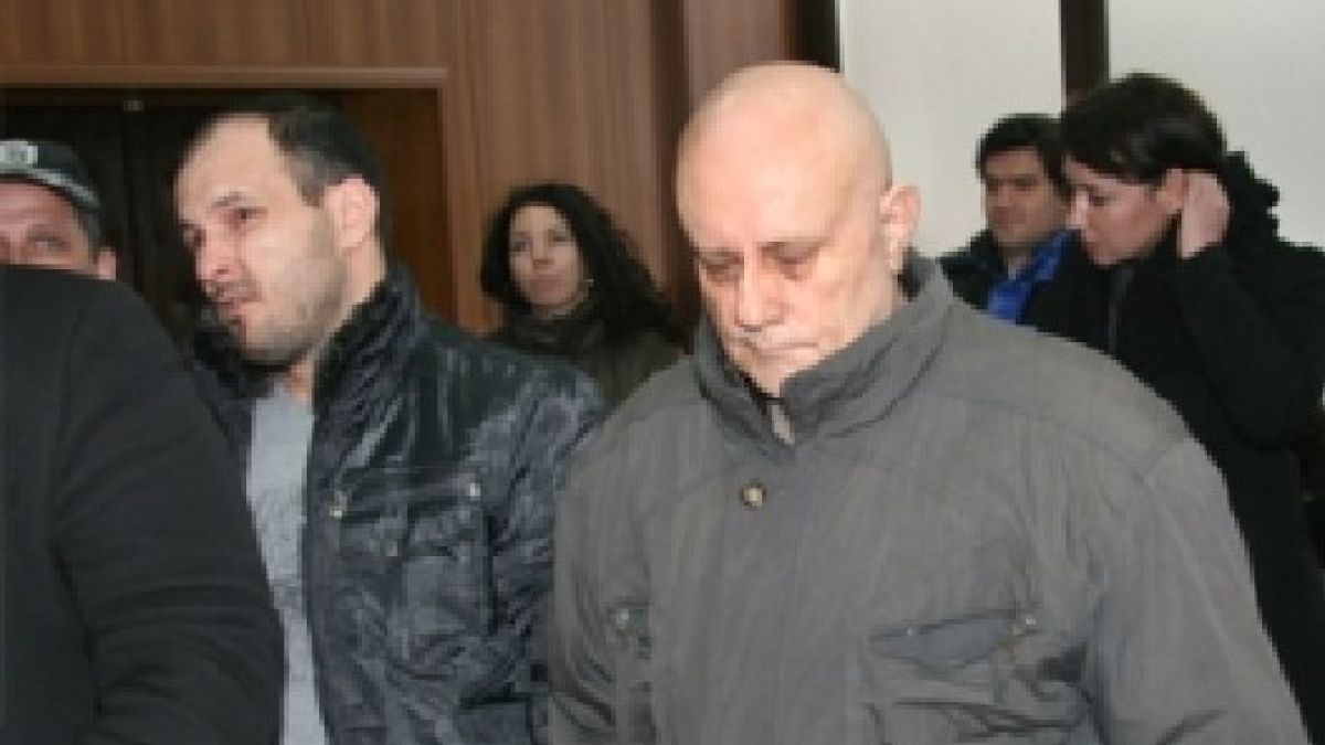 Трима в ареста заради мече с дрога 
