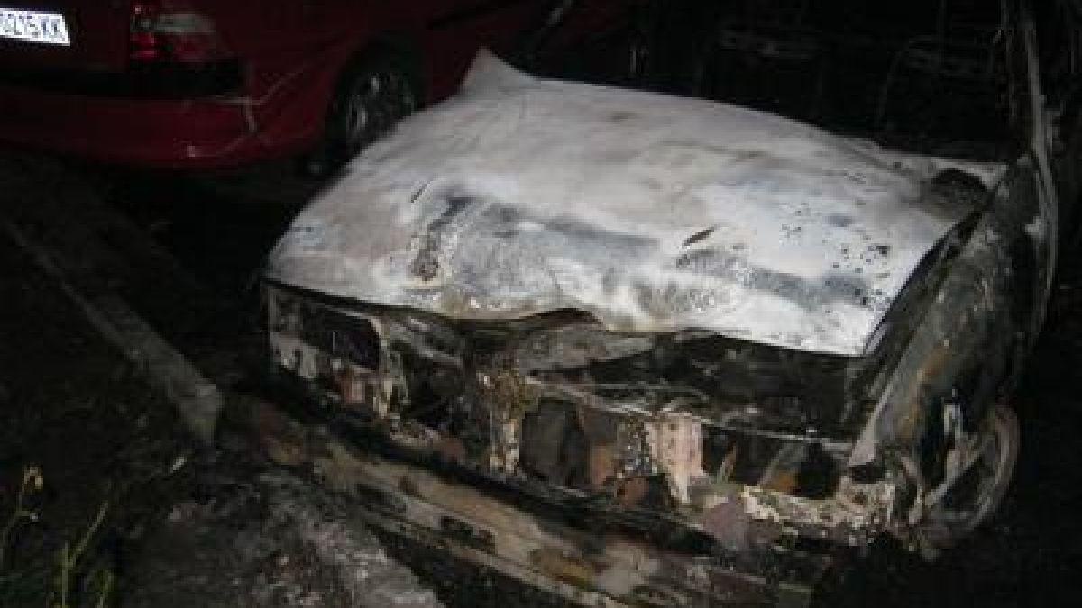 Запалиха автомобила на брата на Сиджимата