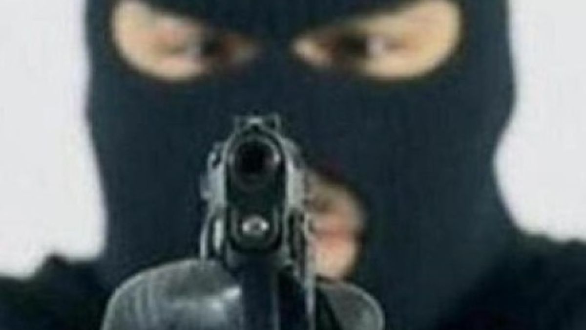 Храбра баба прогони маскиран с пищов