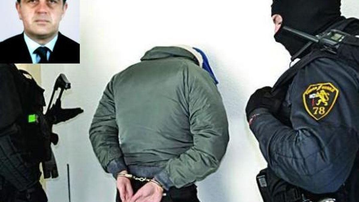 Политик върти канал за скрап