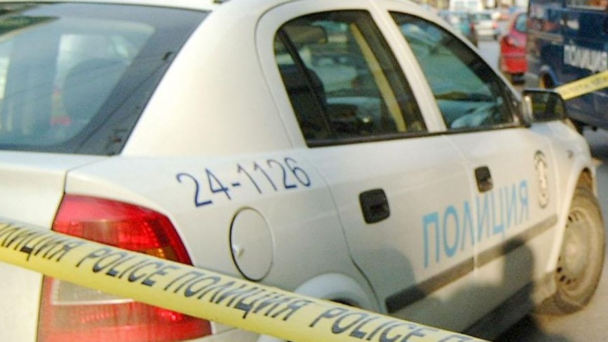 Задържаха обявен за издирване 