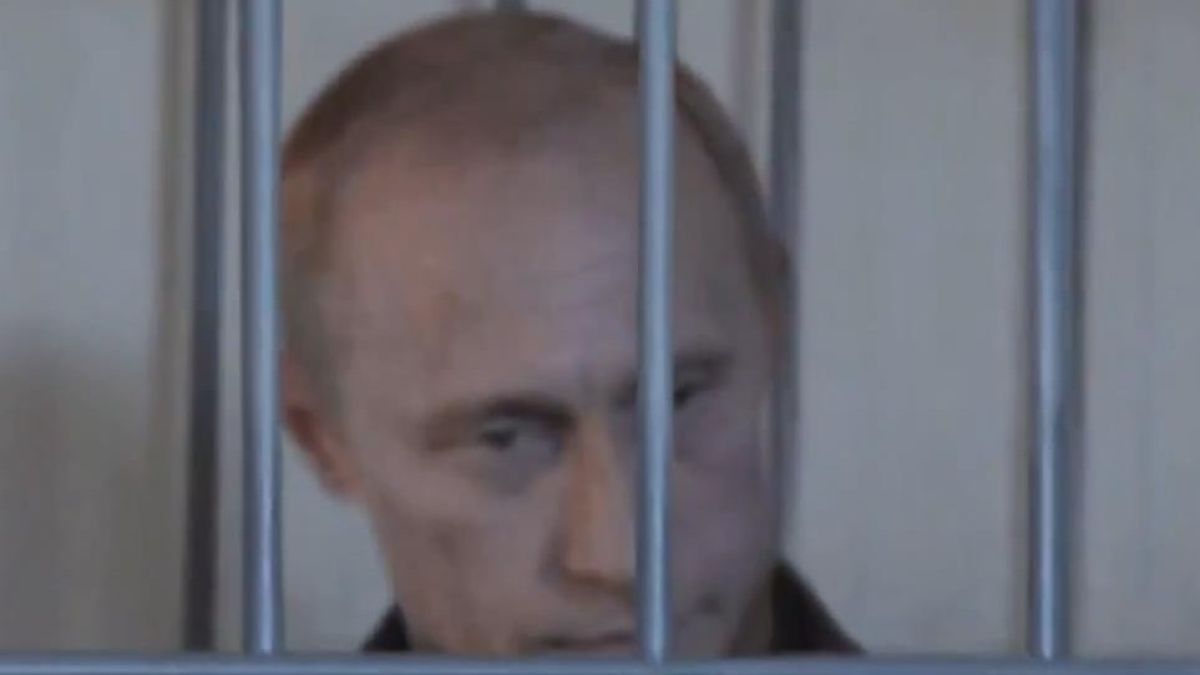"Съдeбен процес" над Путин е хит в интернет (видео)