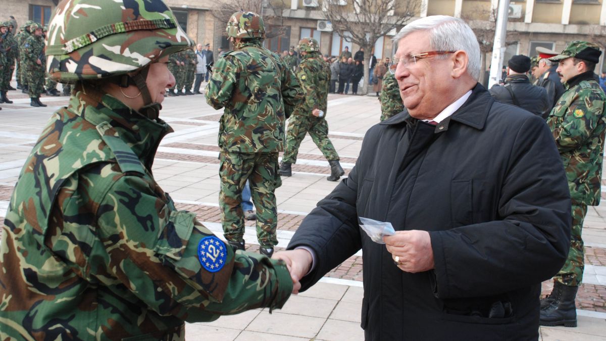 Наградиха военните спасители от Бисер