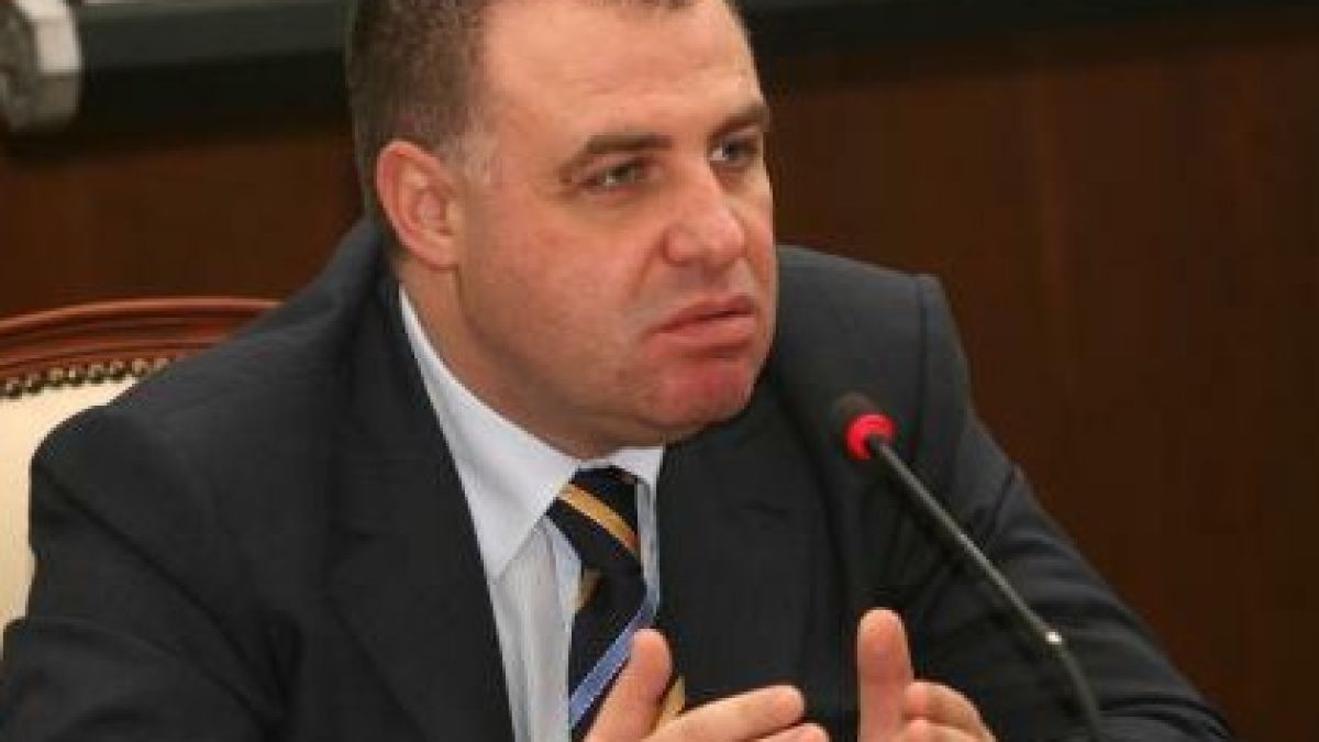 Развалени наденички натровили Мирослав Найденов