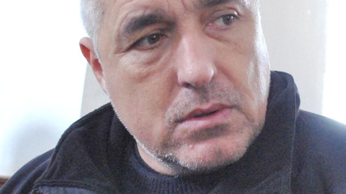 Премиерът преряза лентата на автозавода в Ловеч