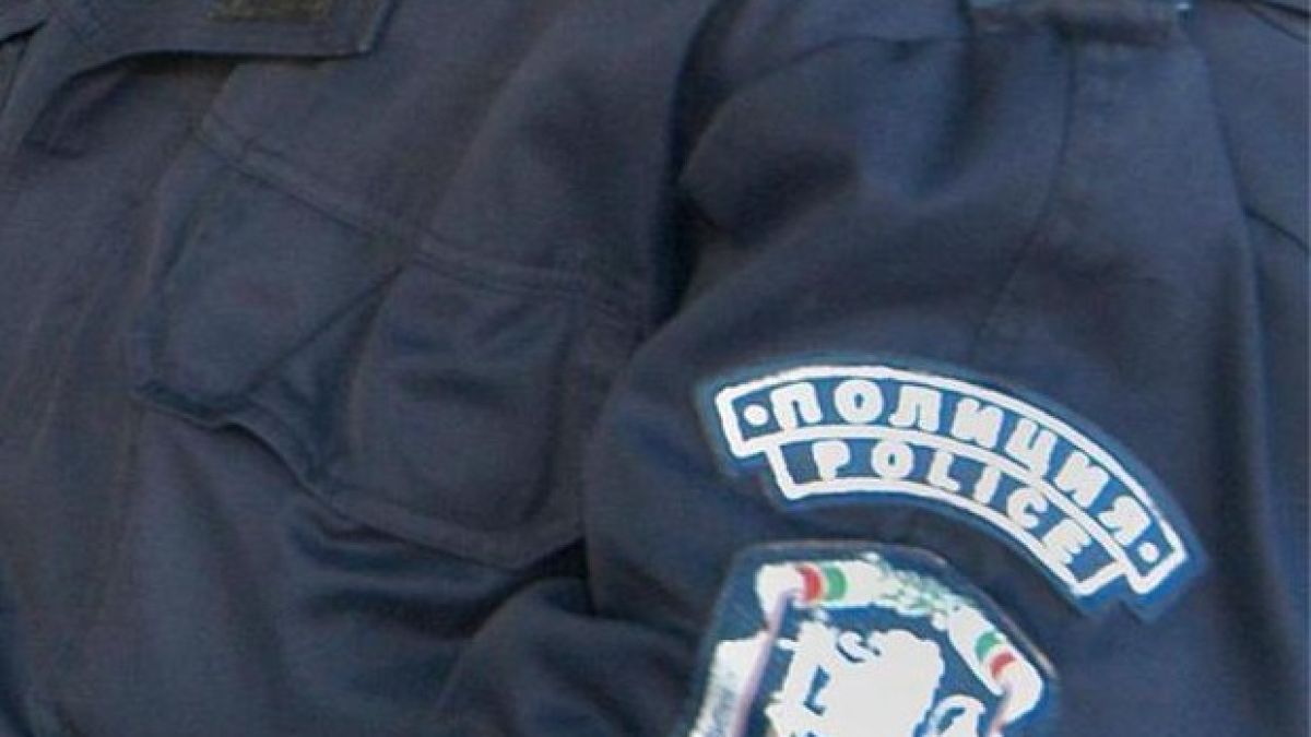 Пиян баровец съдра униформата на полицай