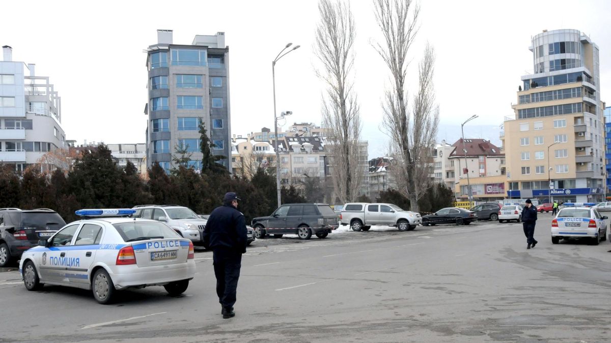 Съмнителен пакет блокира района на Японския