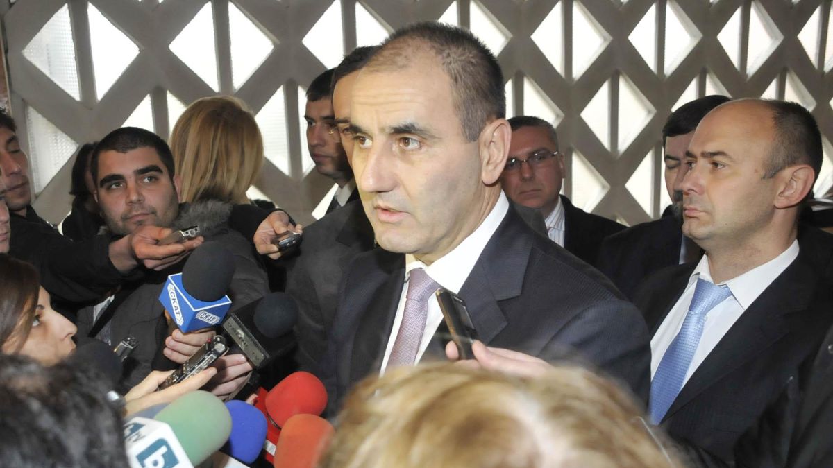Цветанов: Дъмбела е посегнал на Багата 