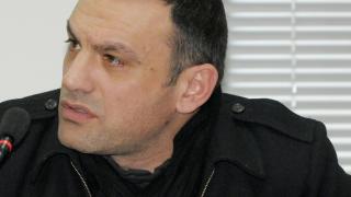Вързаха тенекия на Юксел Кадриев, водещият си чукна среща с мъж, но...