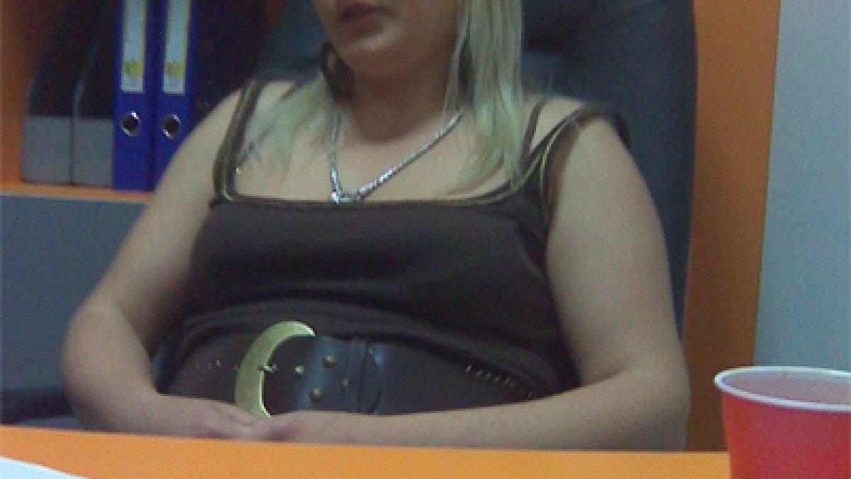 Полицията издирва измамничка 