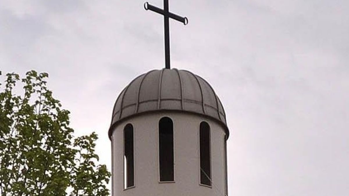 Арестуваха благоевградчанка за групов секс в двора на църква