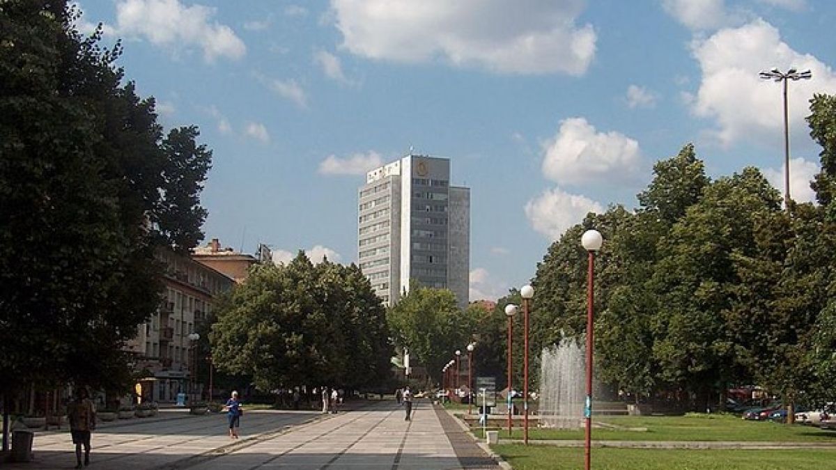  350 студенти приема новият университет в Перник 