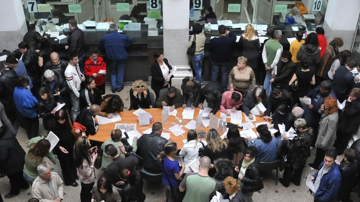 Държавата прибира до 60% от доходите ни