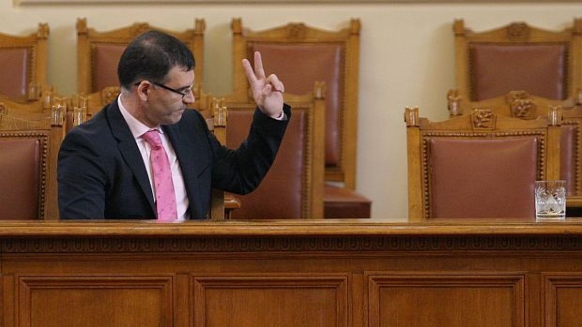 Управляващите въвеждат нов ред за заплатите и бонусите 