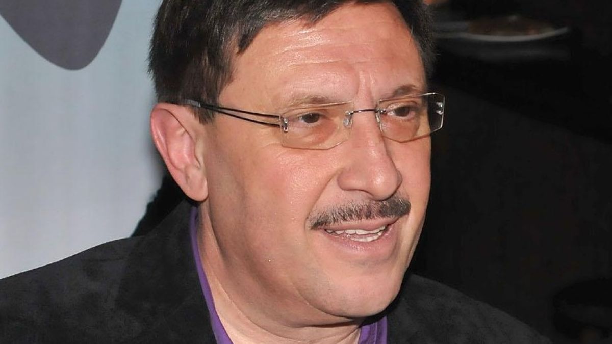 Максим Бехар пред БЛИЦ: Едно картонче няма да ме направи по-малко честен