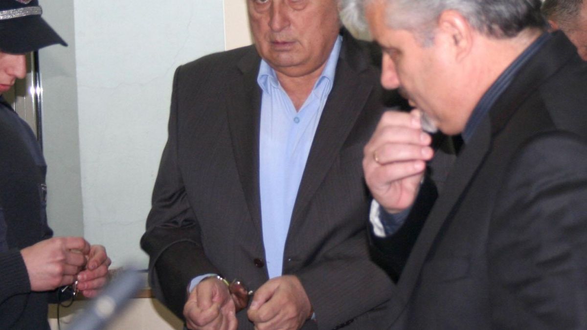 Цар Киро провеси гащи