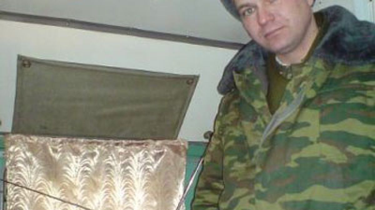 Граната разкъса офицер, закрил с тялото си бойци