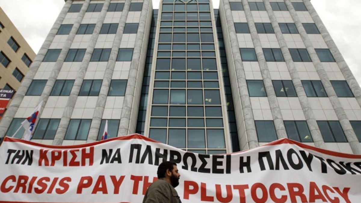 Гръцките синдикати най-после клекнаха пред кризата